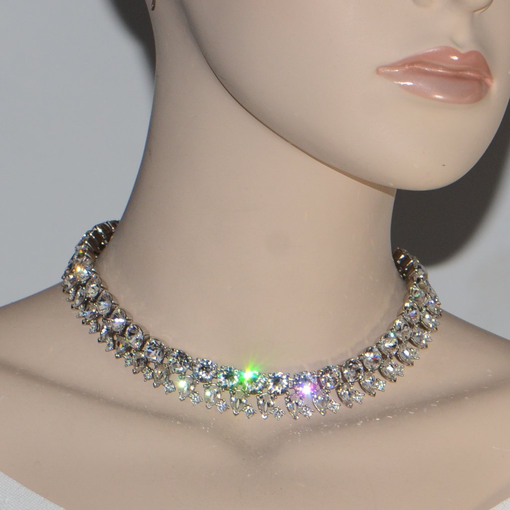 Oscar De La Renta Crystal Stone Necklace 525$